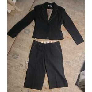 White House Black Market Pant Suite Set Charcoal White Embroidered Accent Short